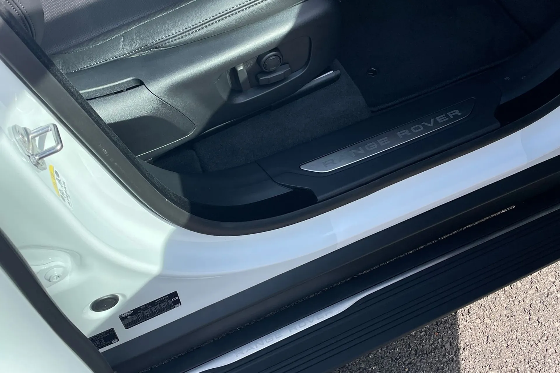 LAND ROVER RANGE ROVER VELAR thumbnail image number 43