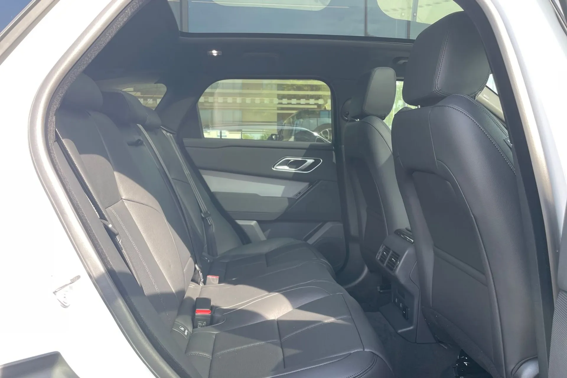 LAND ROVER RANGE ROVER VELAR thumbnail image number 28