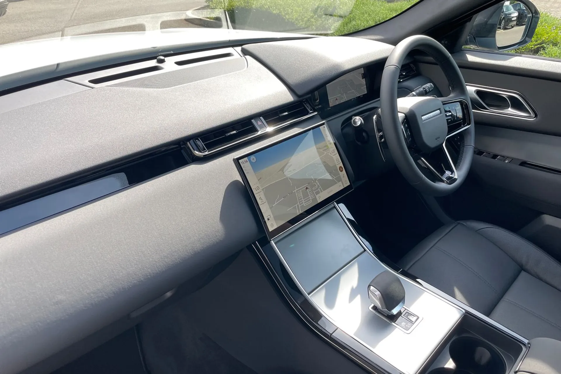 LAND ROVER RANGE ROVER VELAR thumbnail image number 35