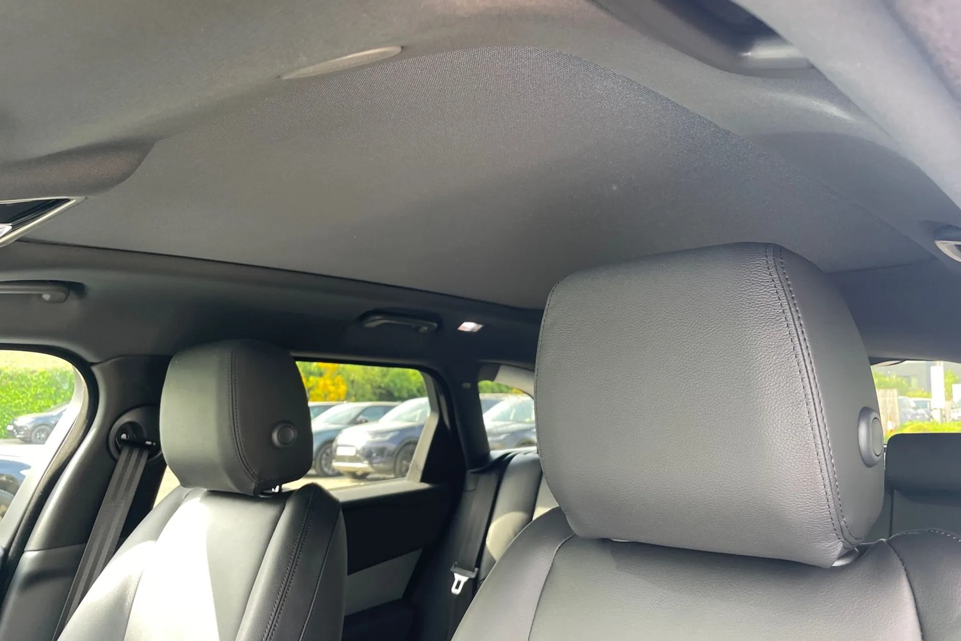 LAND ROVER RANGE ROVER VELAR thumbnail image number 48