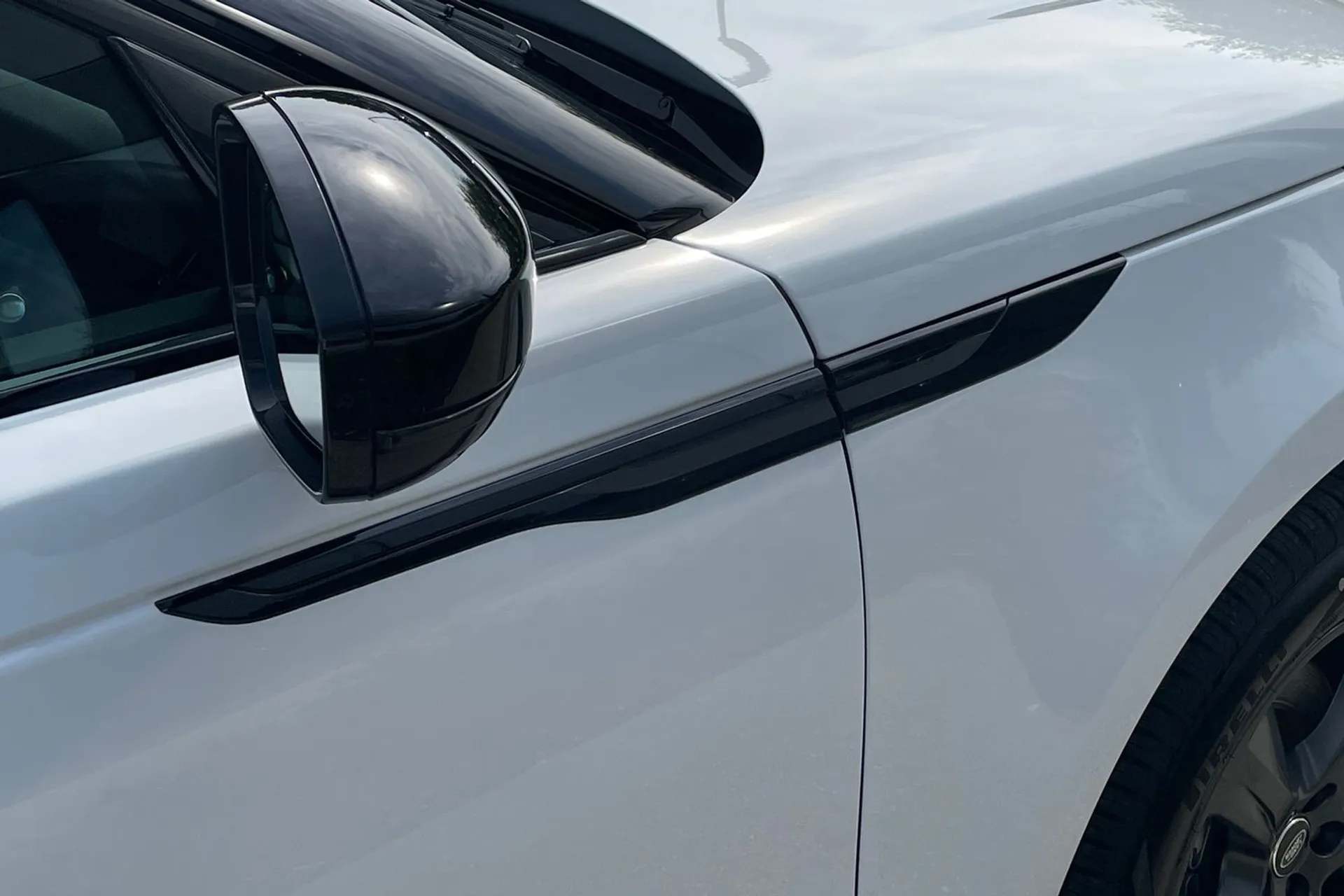 LAND ROVER RANGE ROVER VELAR thumbnail image number 51