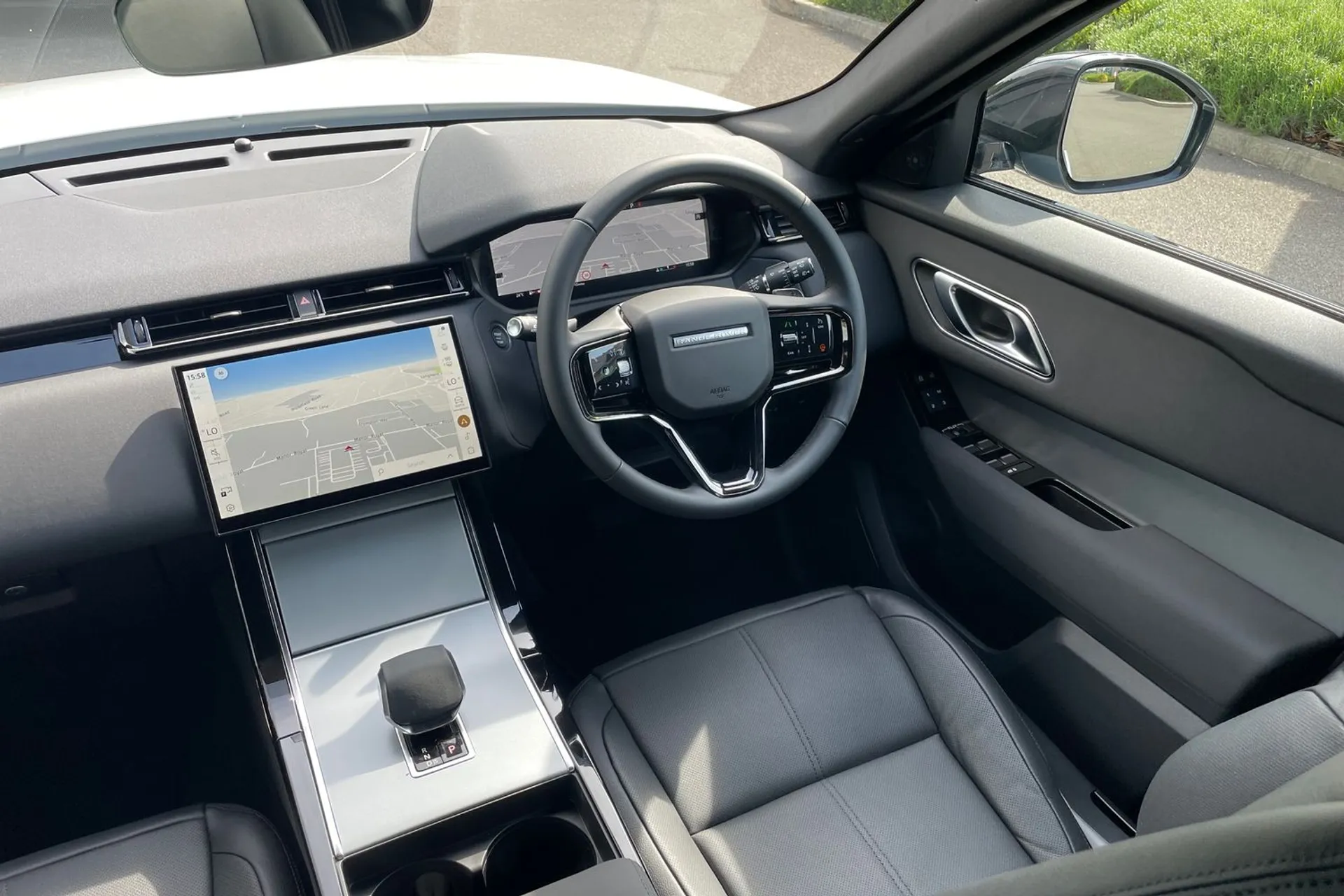 LAND ROVER RANGE ROVER VELAR thumbnail image number 24