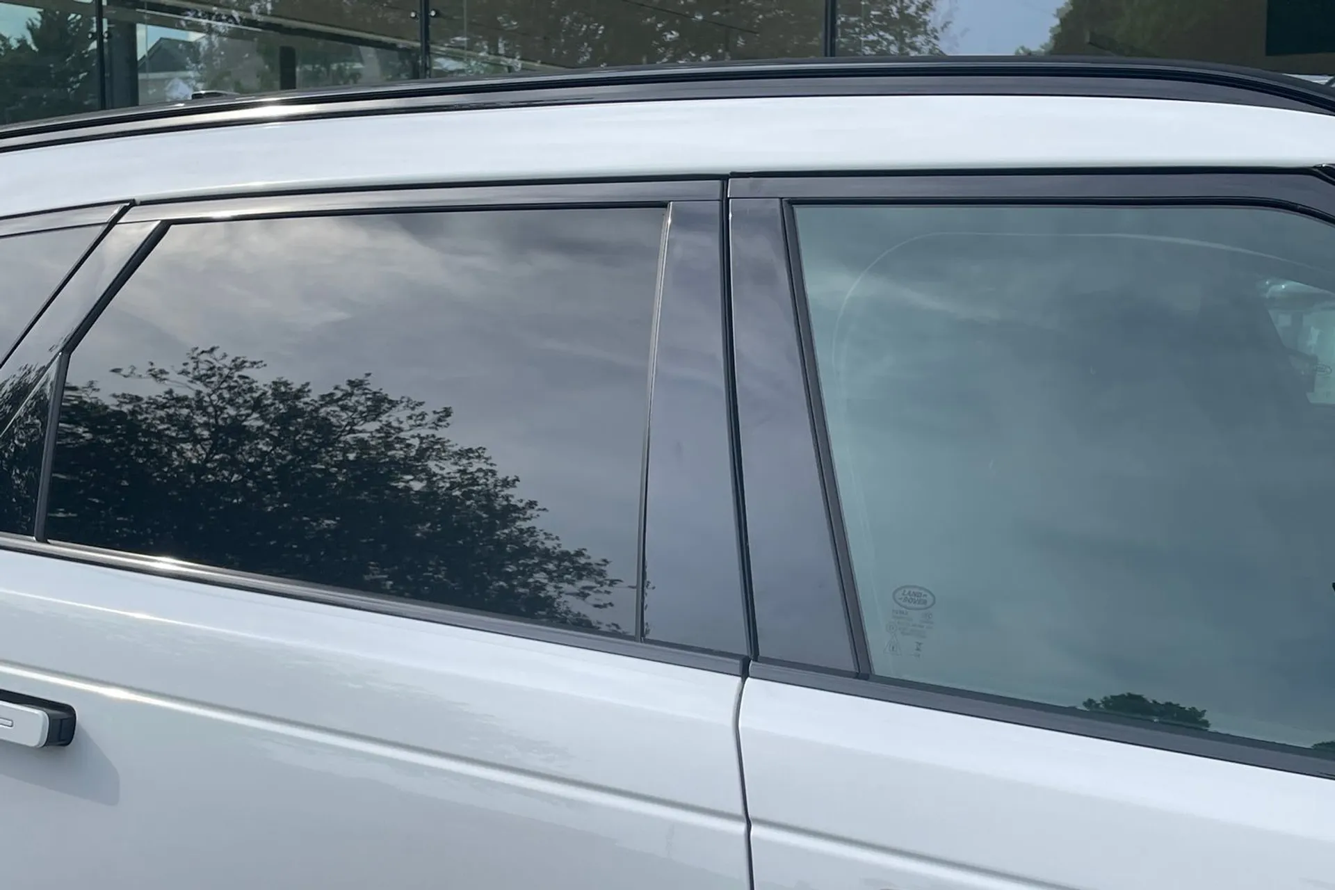 LAND ROVER RANGE ROVER VELAR thumbnail image number 16