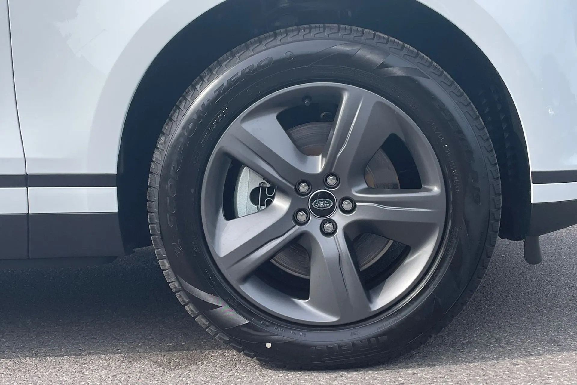 LAND ROVER RANGE ROVER VELAR thumbnail image number 15