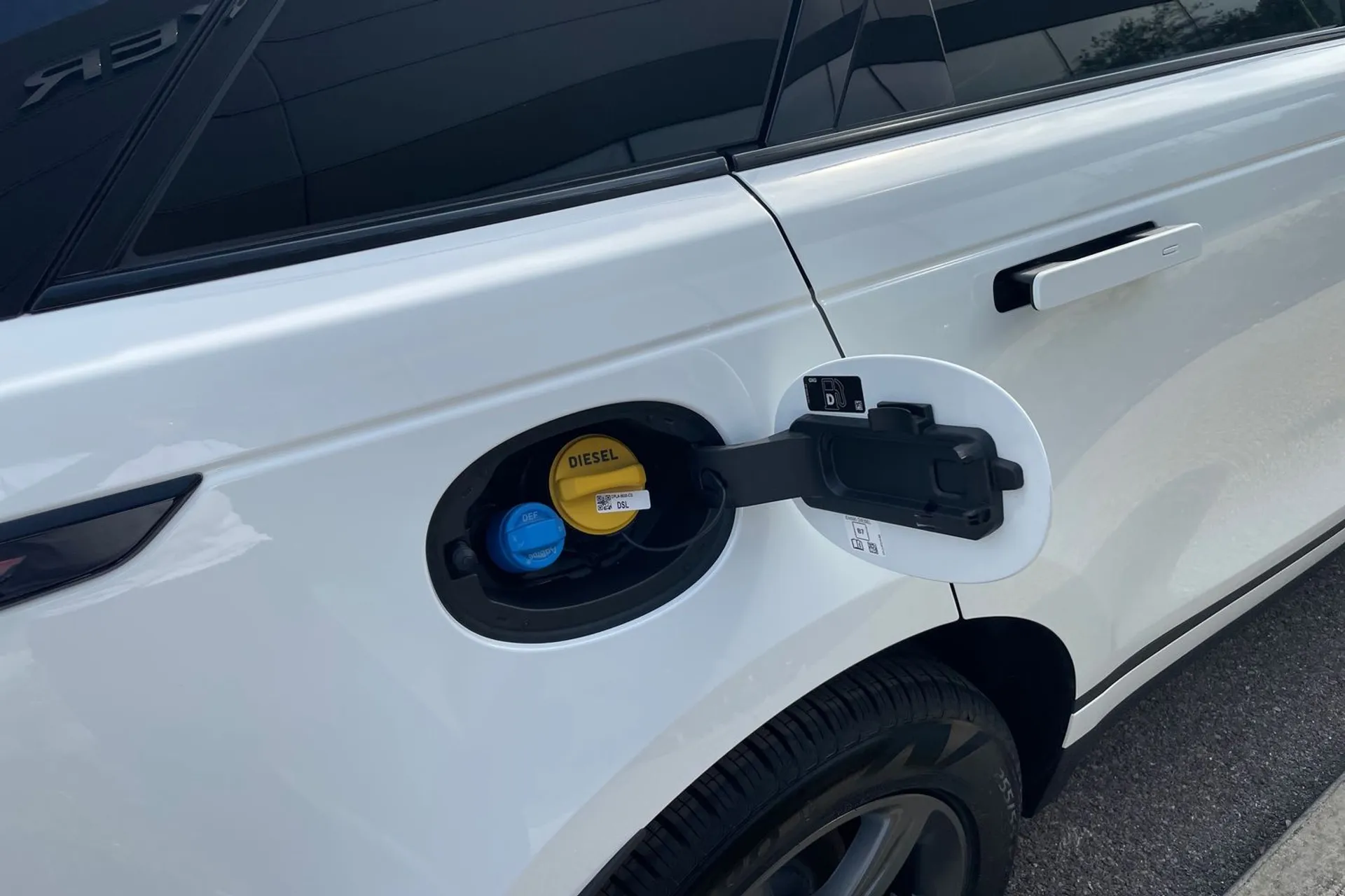 LAND ROVER RANGE ROVER VELAR thumbnail image number 19