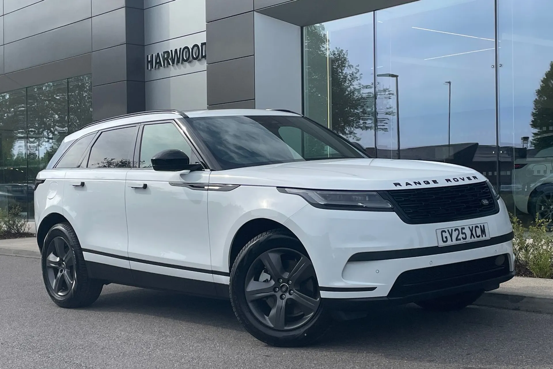 LAND ROVER RANGE ROVER VELAR focused image