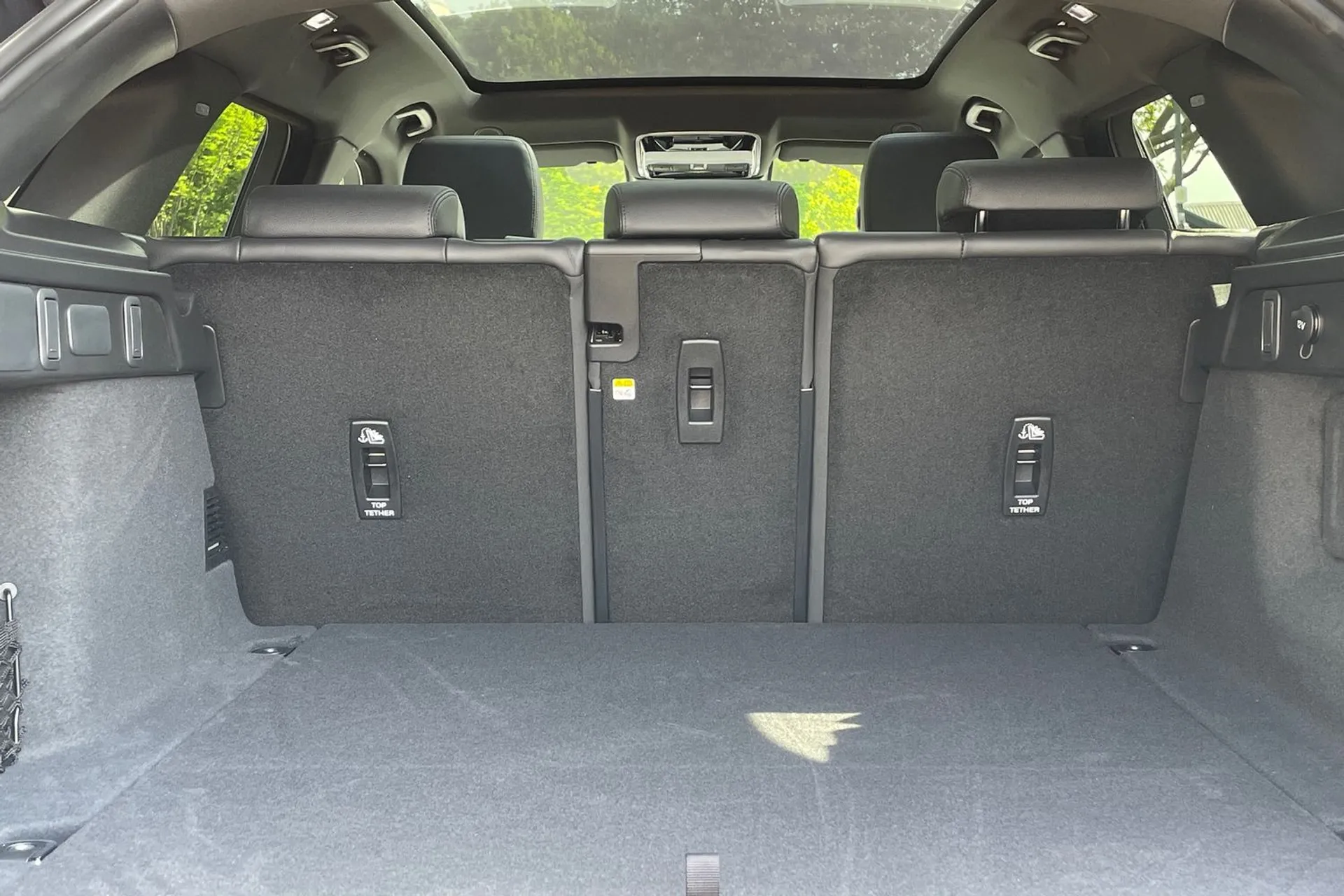 LAND ROVER RANGE ROVER VELAR thumbnail image number 26