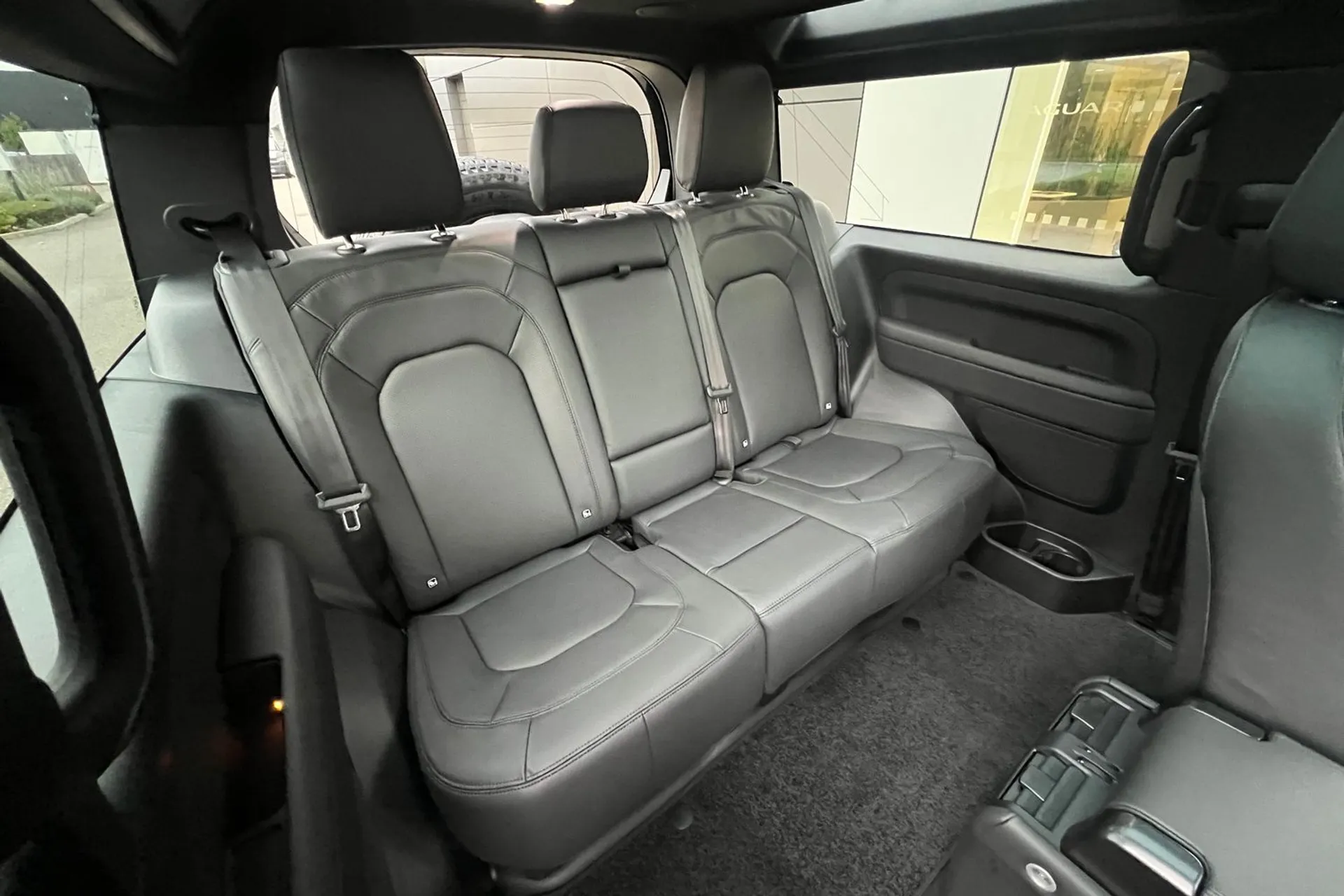 LAND ROVER Defender 90 thumbnail image number 31