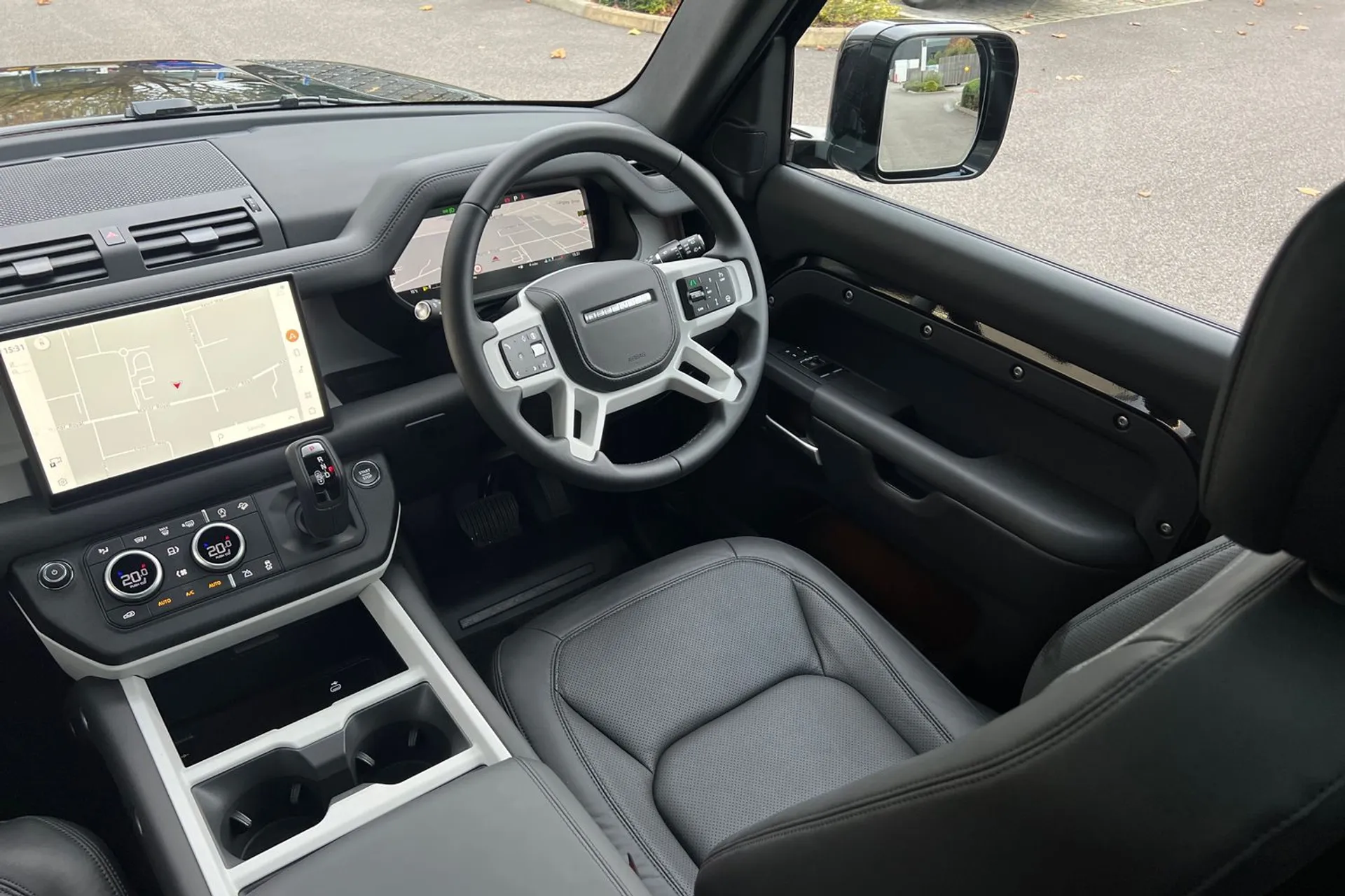 LAND ROVER Defender 90 thumbnail image number 23