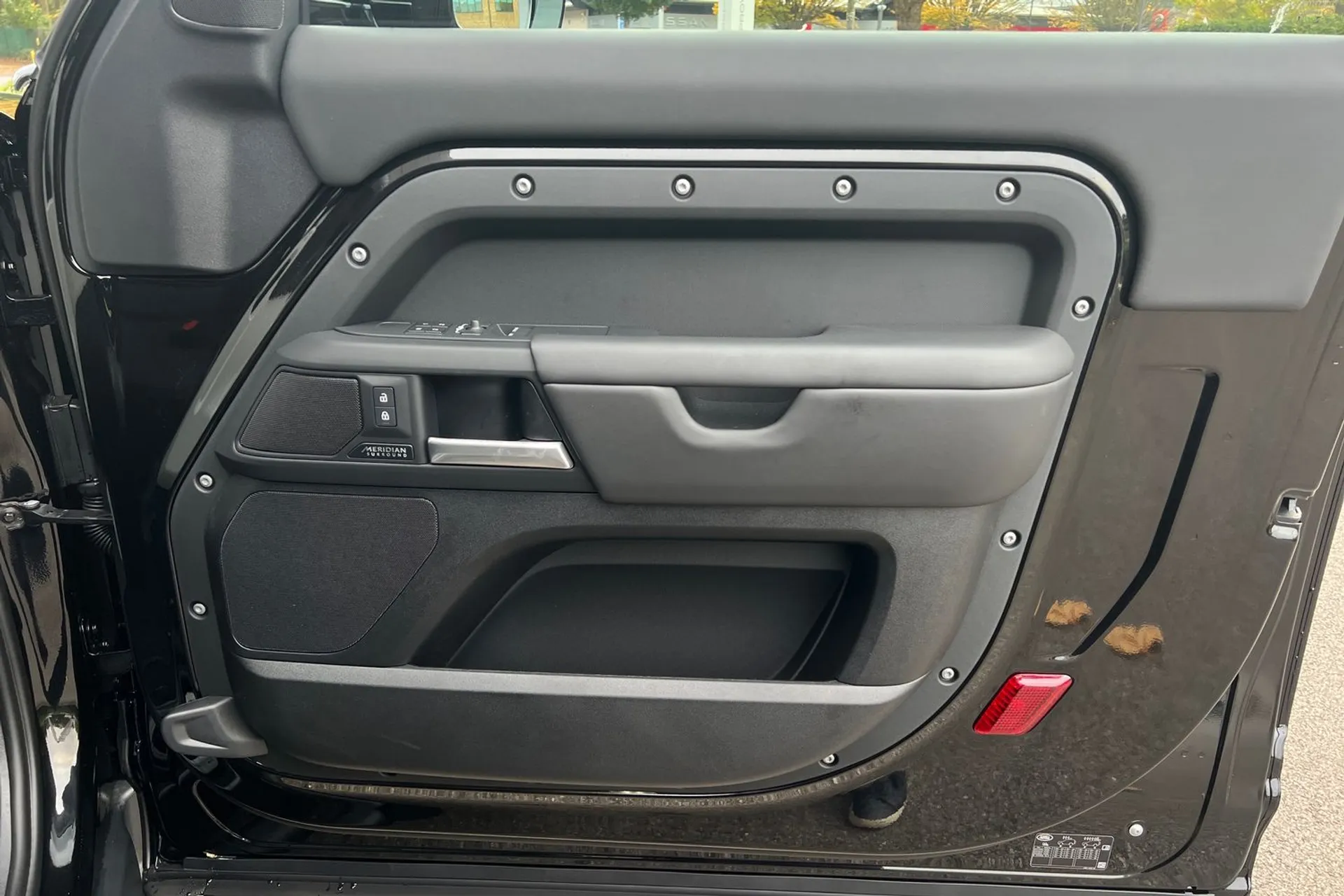 LAND ROVER Defender 90 thumbnail image number 24