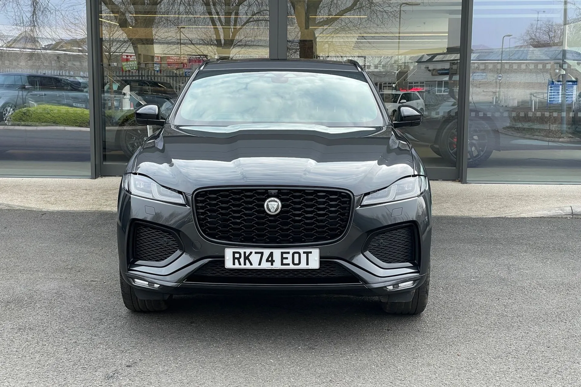 Jaguar F-PACE thumbnail image number 6