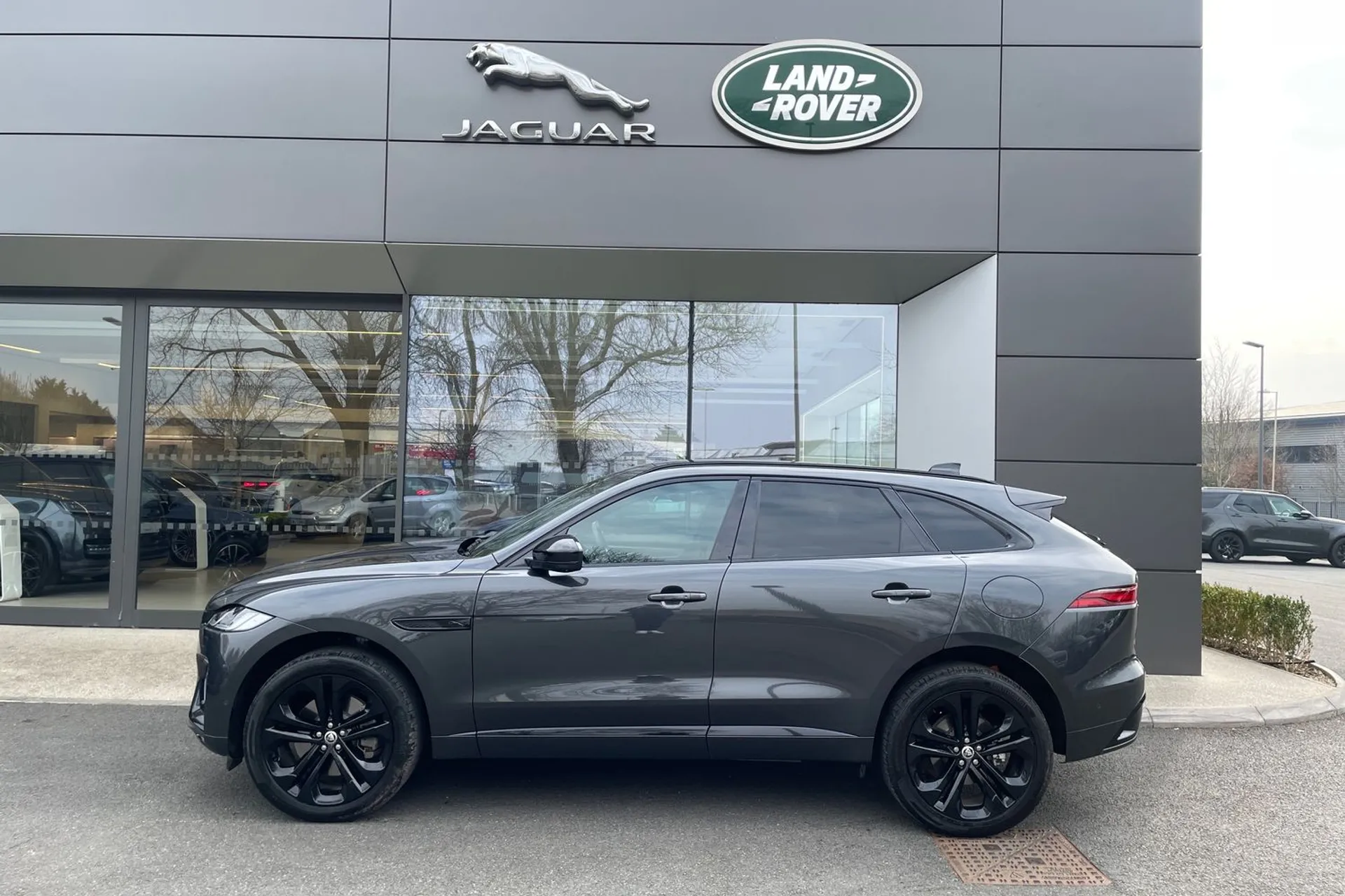 Jaguar F-PACE thumbnail image number 27