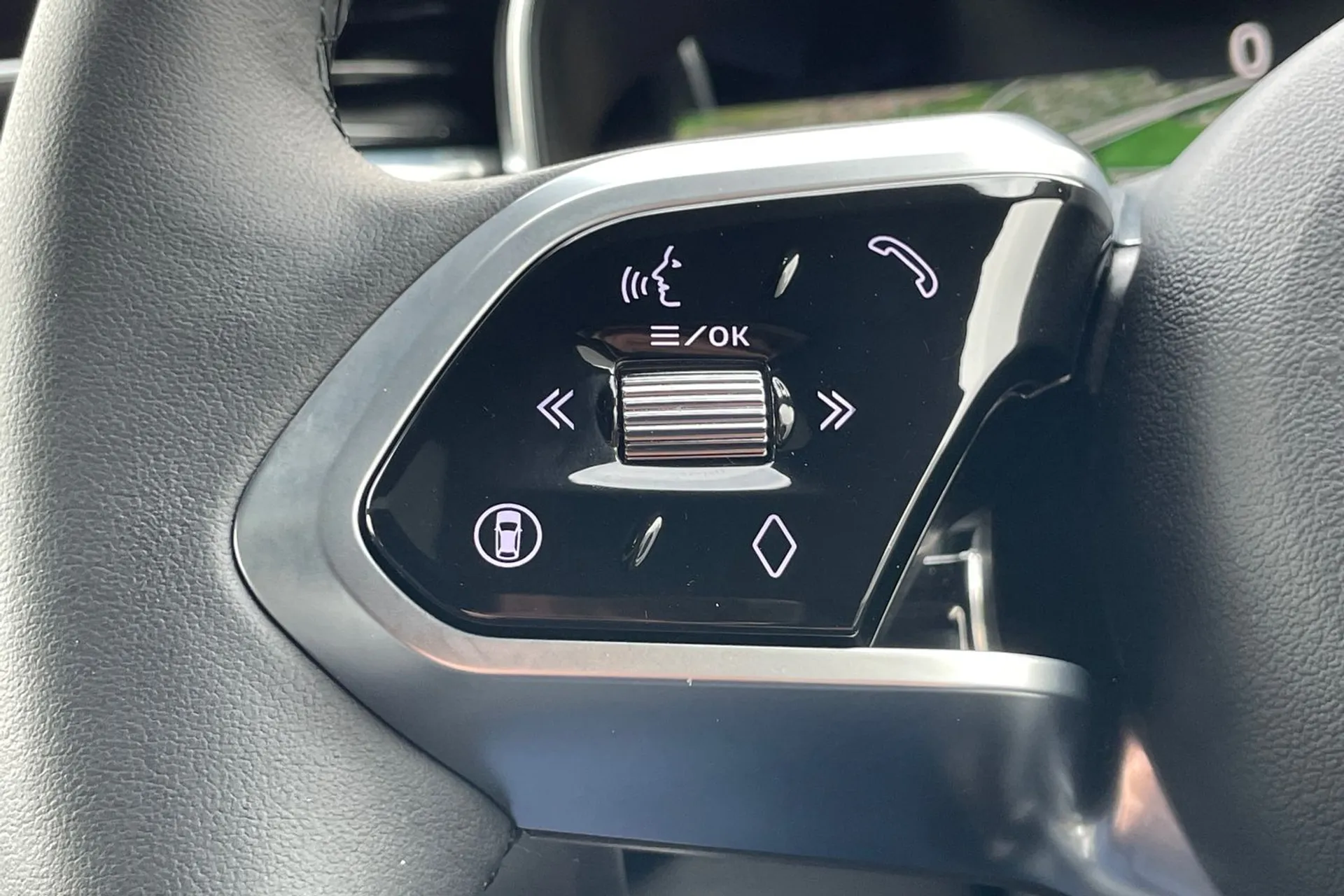 Jaguar F-PACE thumbnail image number 26
