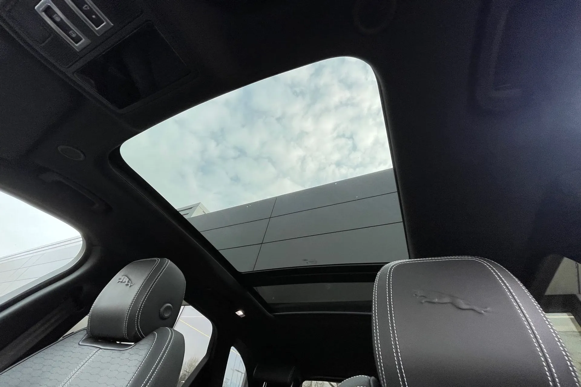 Jaguar F-PACE thumbnail image number 5