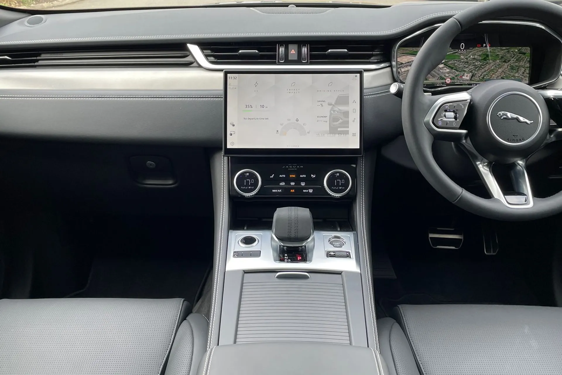 Jaguar F-PACE thumbnail image number 15