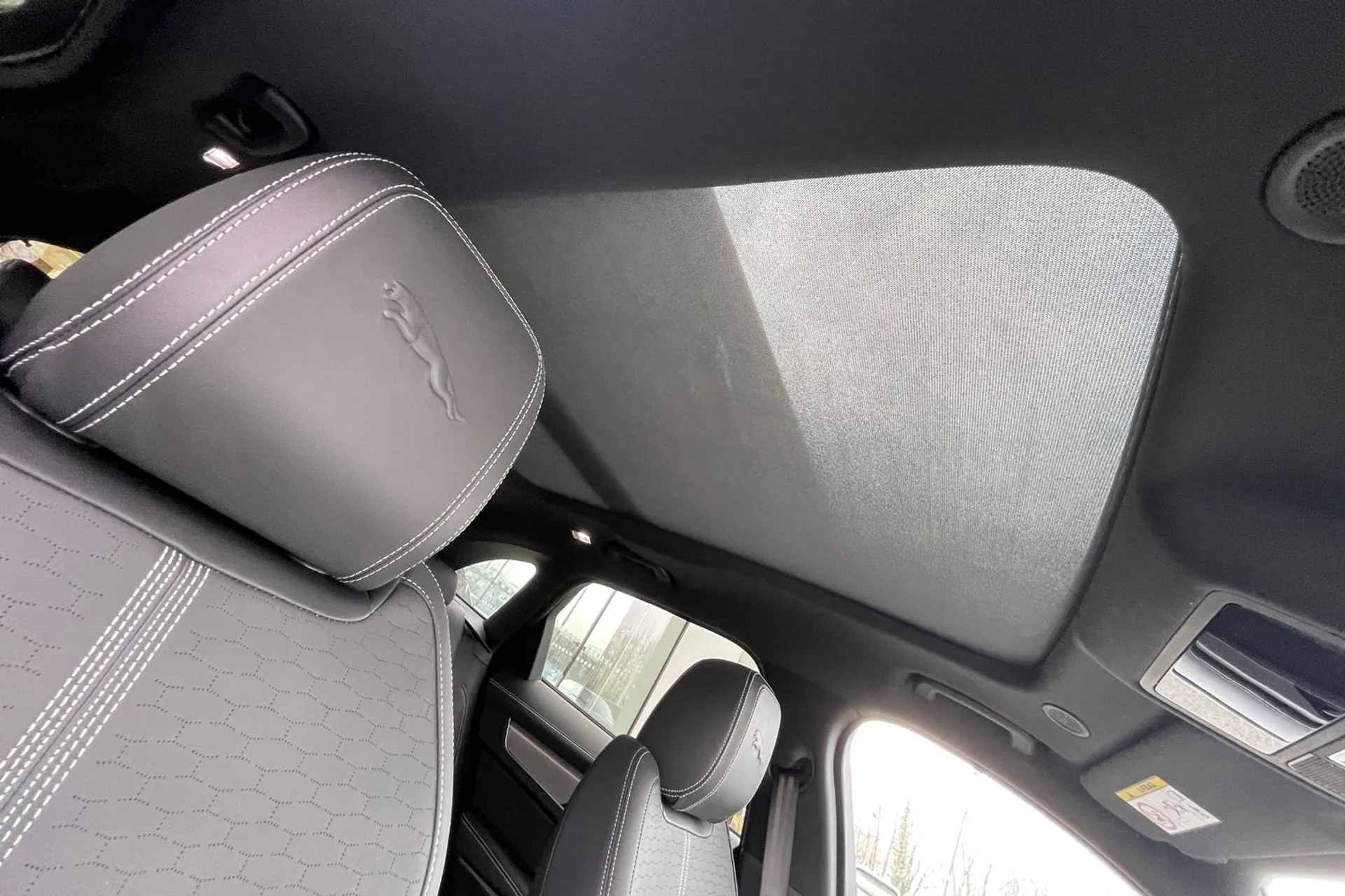 Jaguar F-PACE thumbnail image number 38