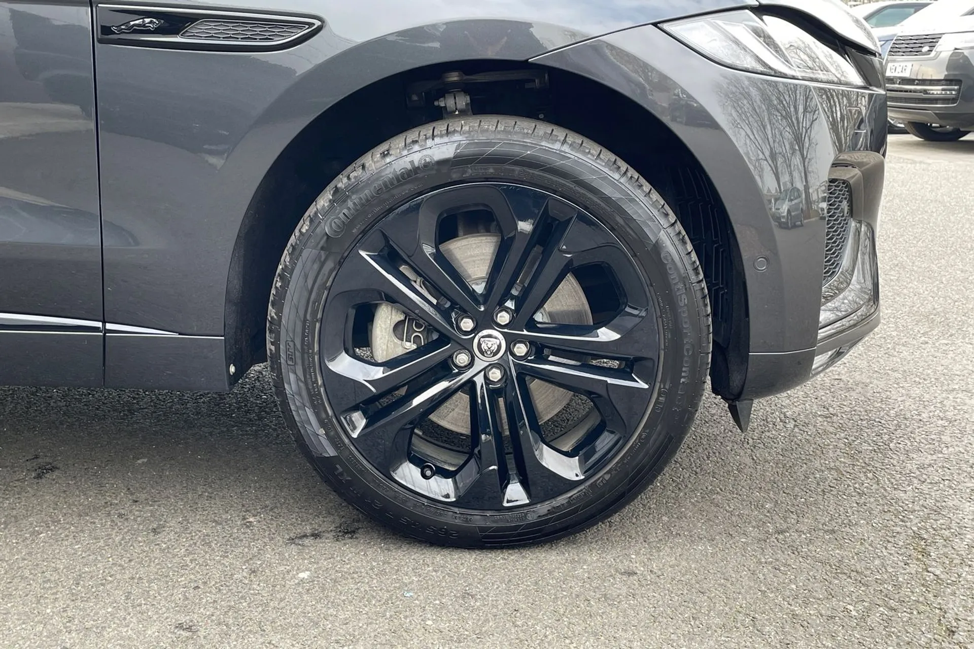 Jaguar F-PACE thumbnail image number 23