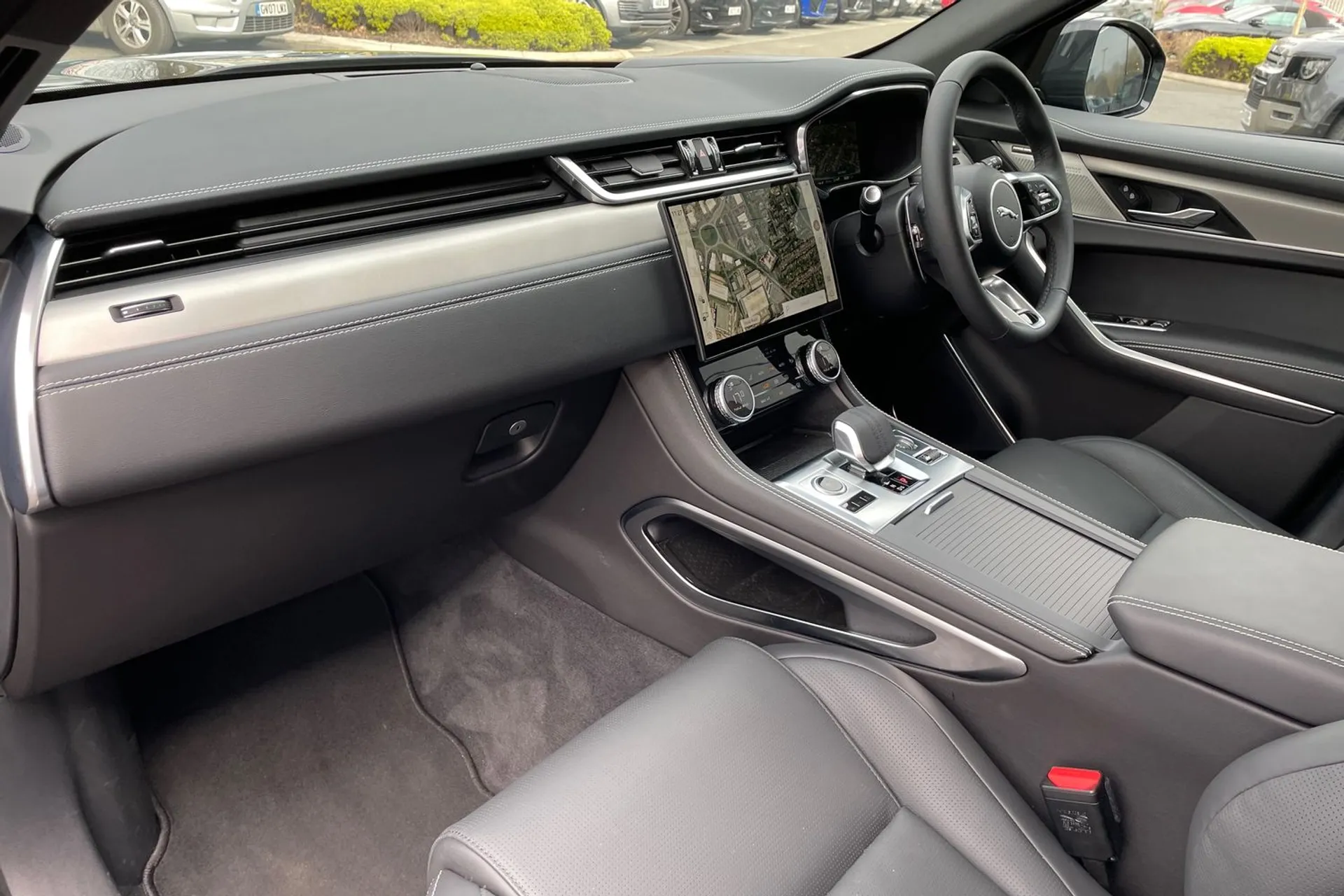 Jaguar F-PACE thumbnail image number 55