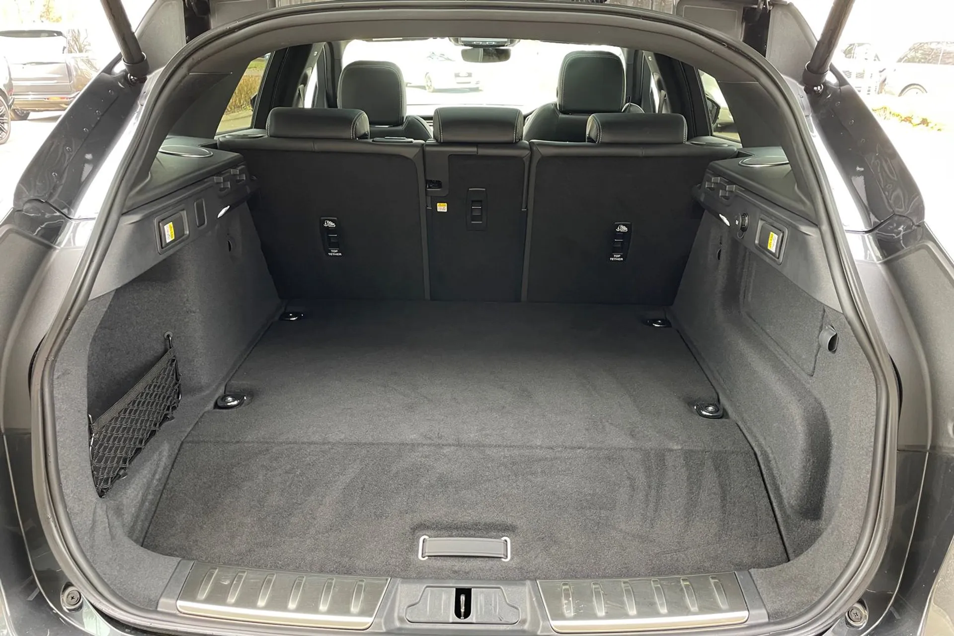 Jaguar F-PACE thumbnail image number 46