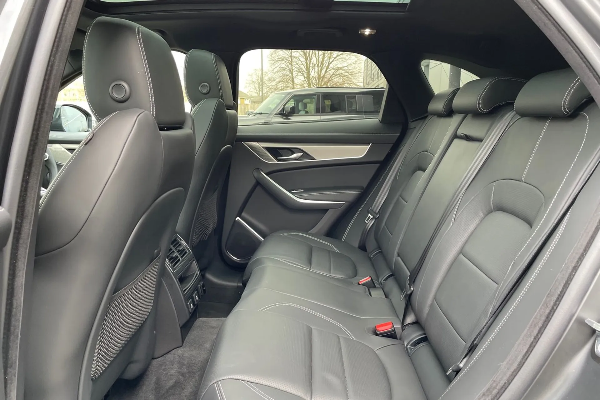 Jaguar F-PACE thumbnail image number 56