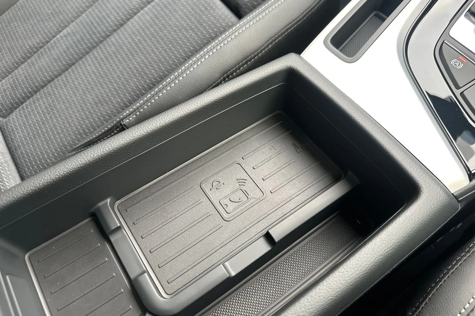 Audi A4 thumbnail image number 31