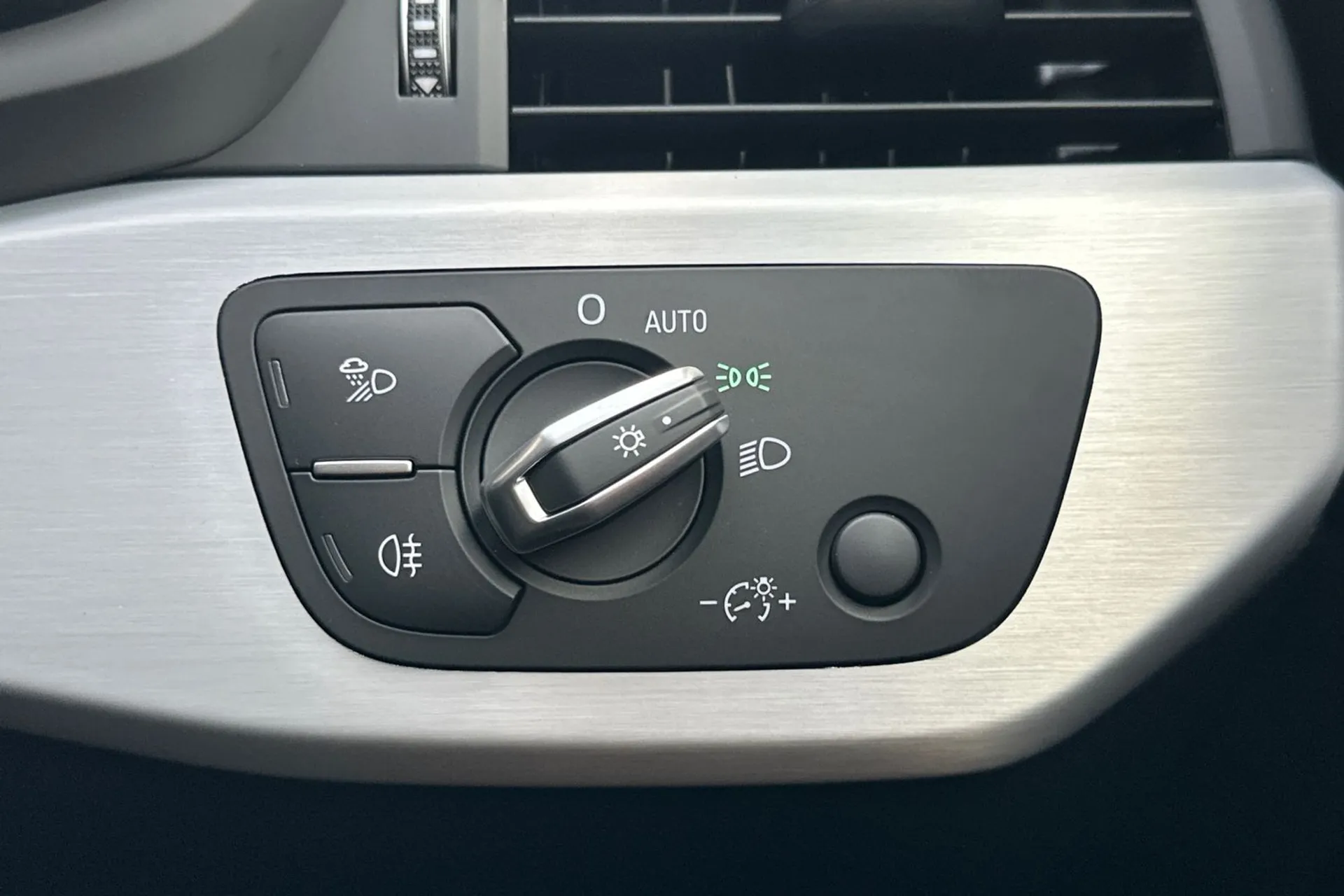 Audi A4 thumbnail image number 17