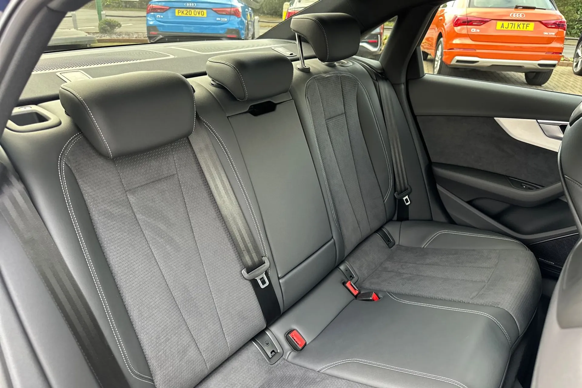 Audi A4 thumbnail image number 37