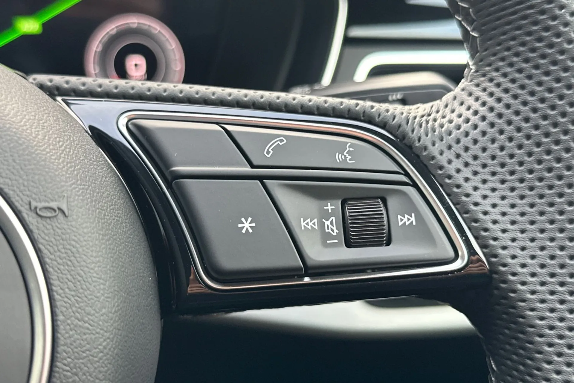 Audi A4 thumbnail image number 16