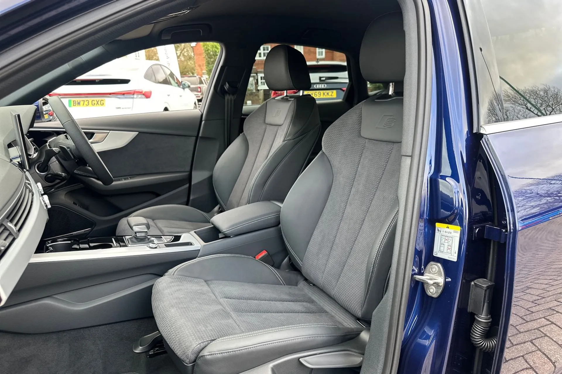 Audi A4 thumbnail image number 25
