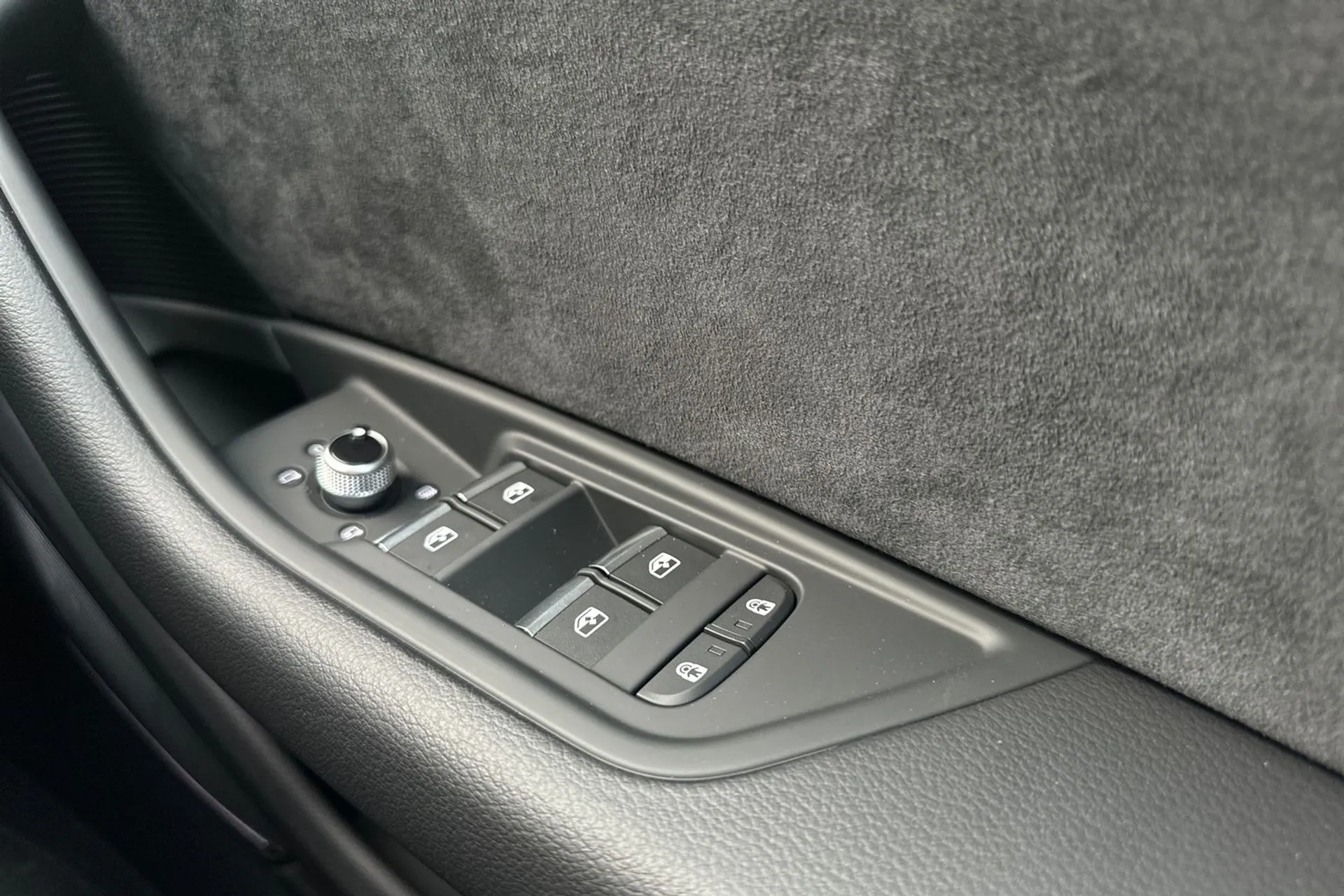 Audi A4 thumbnail image number 14
