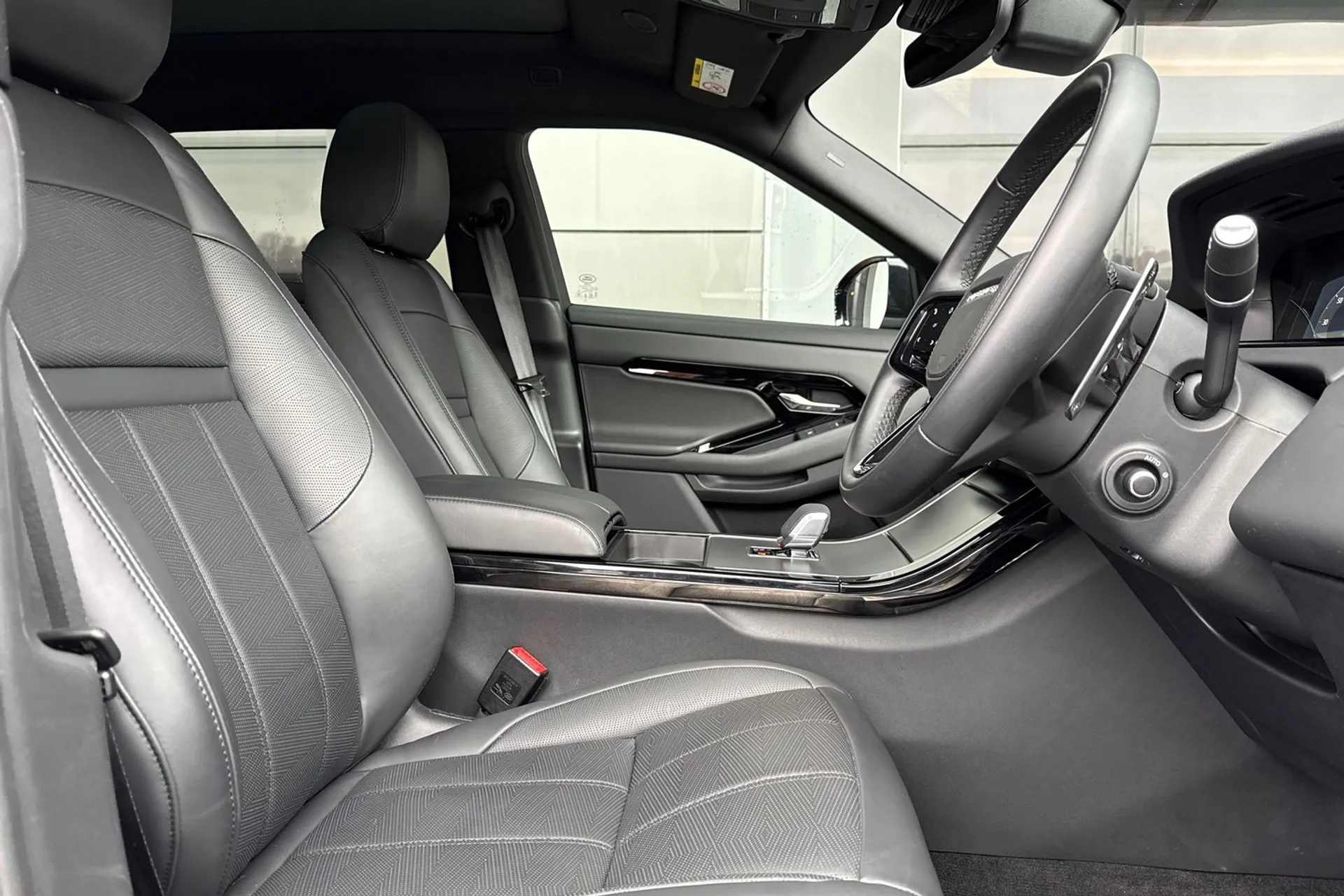 LAND ROVER RANGE ROVER EVOQUE thumbnail image number 17