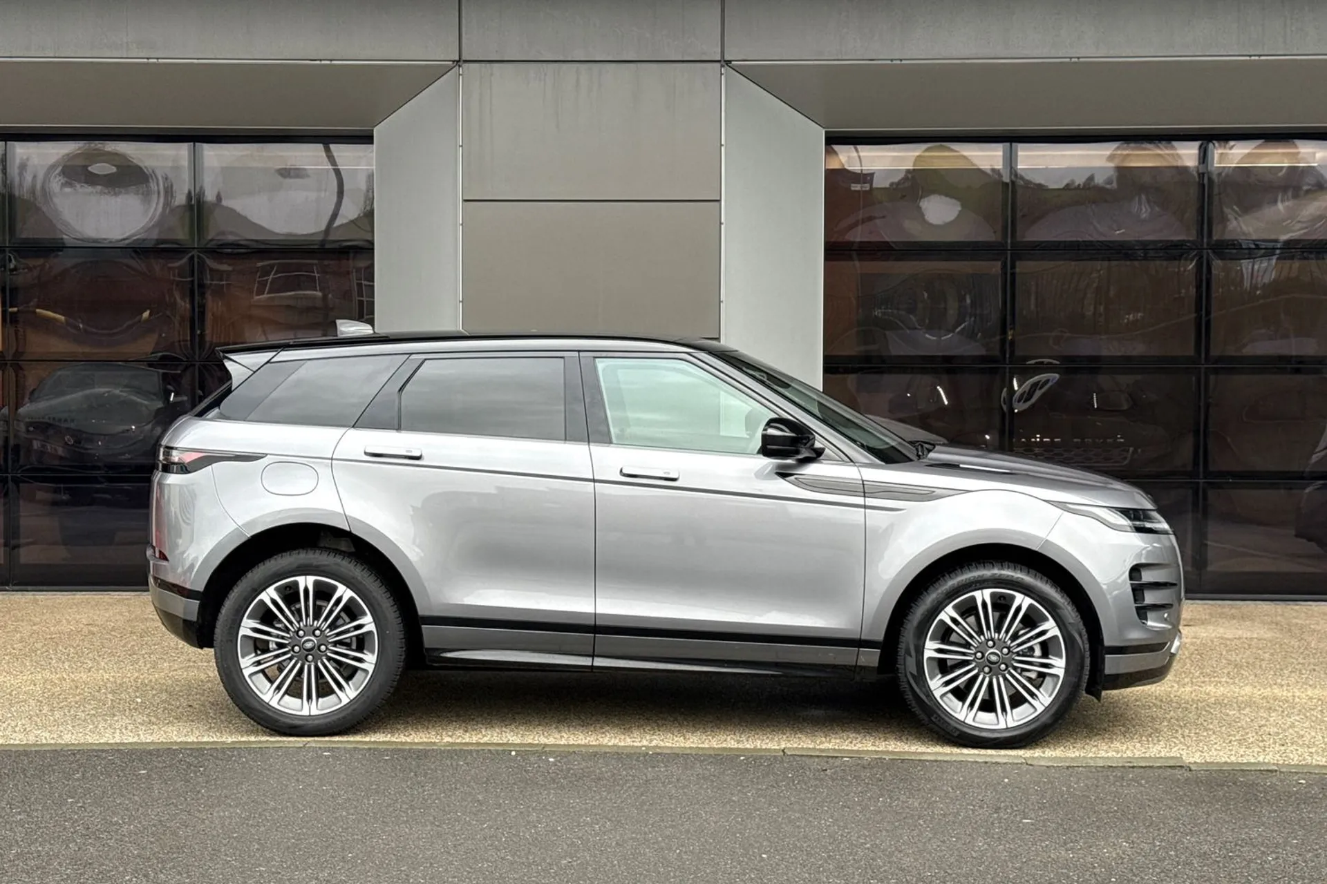 LAND ROVER RANGE ROVER EVOQUE thumbnail image number 2