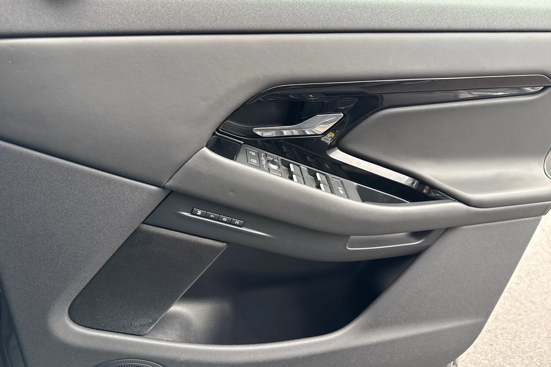 LAND ROVER RANGE ROVER EVOQUE thumbnail image number 47