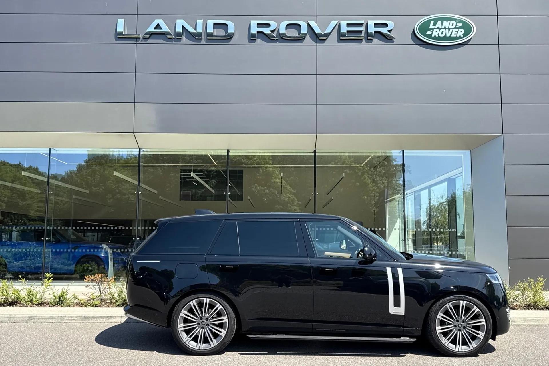 LAND ROVER RANGE ROVER thumbnail image number 2