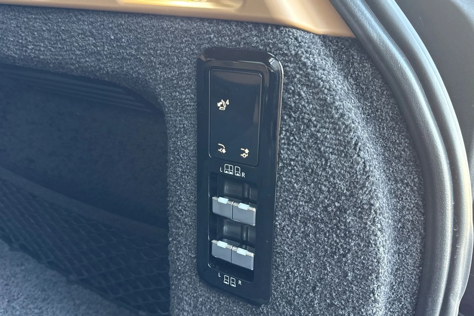 LAND ROVER RANGE ROVER thumbnail image number 46