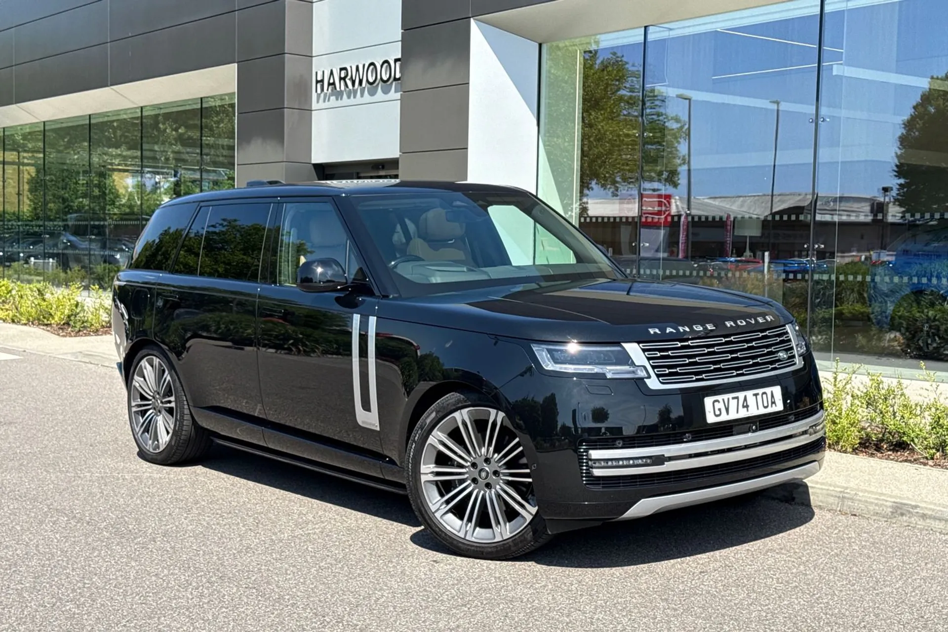 LAND ROVER RANGE ROVER focused image