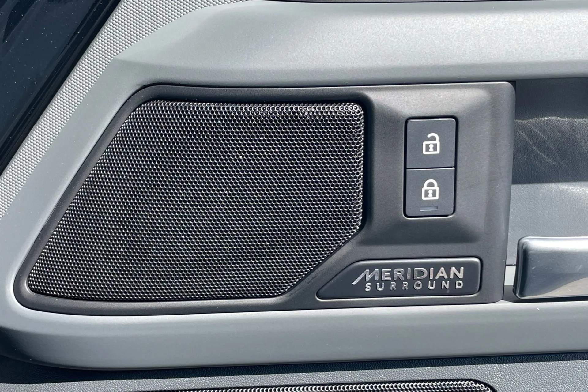LAND ROVER DEFENDER thumbnail image number 52