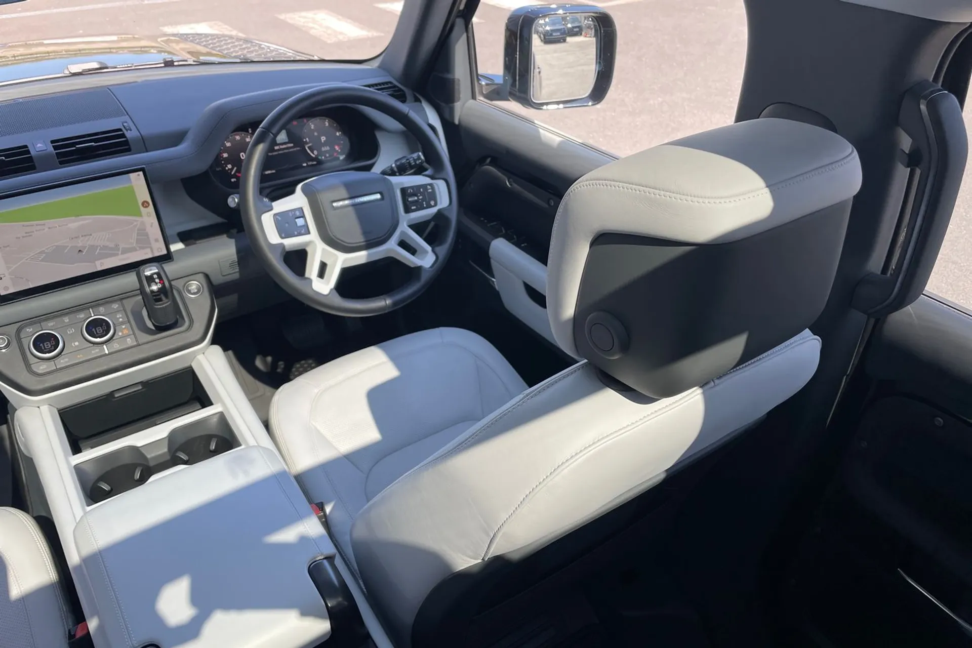 LAND ROVER DEFENDER thumbnail image number 42