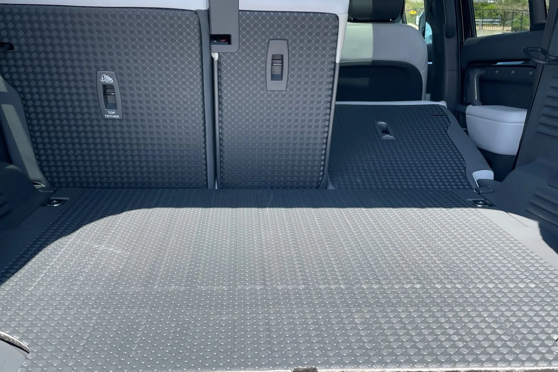 LAND ROVER DEFENDER thumbnail image number 33