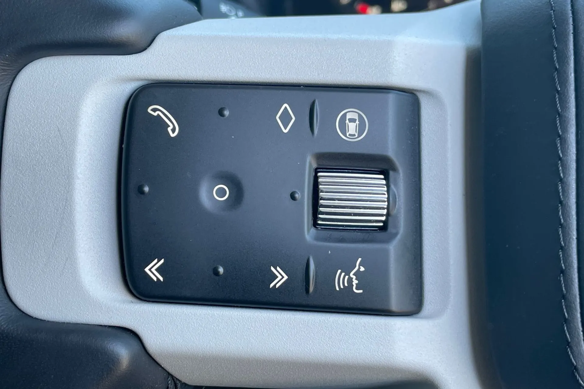 LAND ROVER DEFENDER thumbnail image number 47