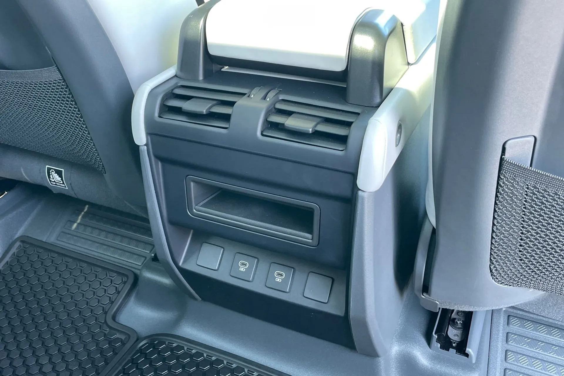 LAND ROVER DEFENDER thumbnail image number 59