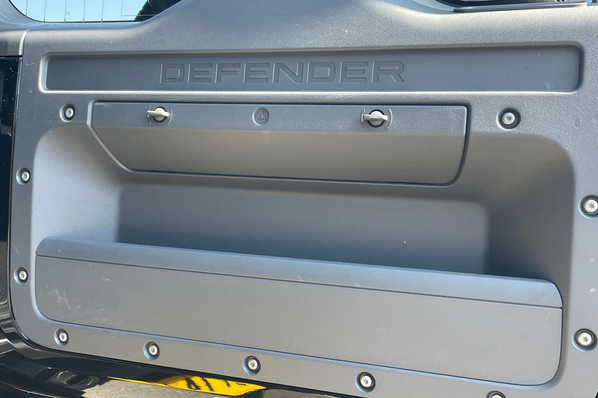 LAND ROVER DEFENDER thumbnail image number 32