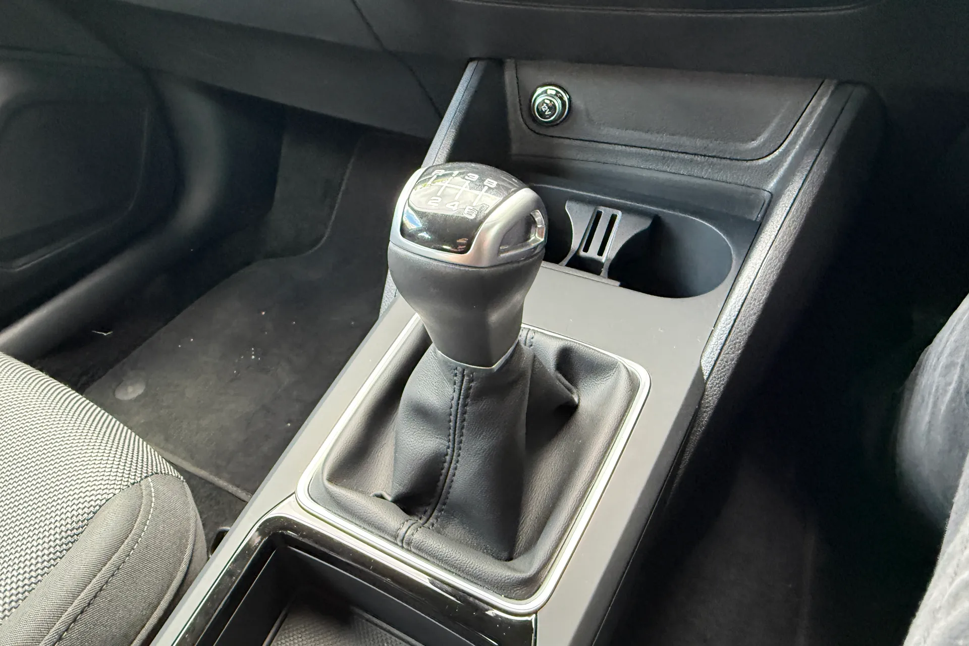 Audi Q2 thumbnail image number 28