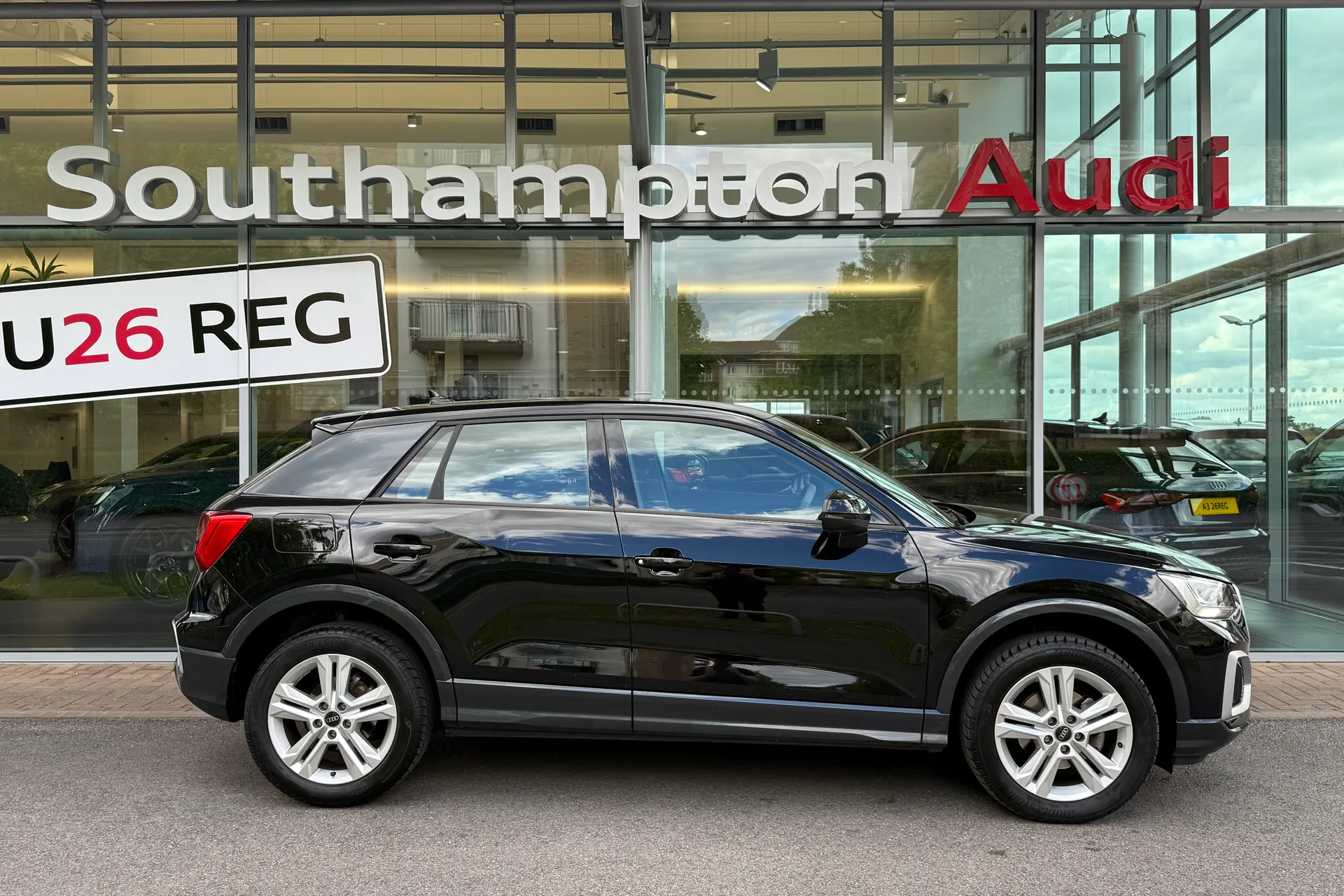 Audi Q2 thumbnail image number 2