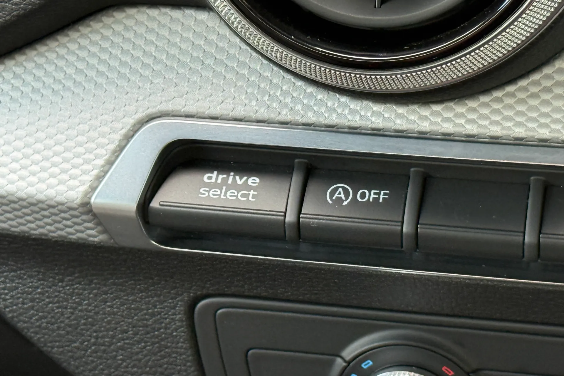Audi Q2 thumbnail image number 22