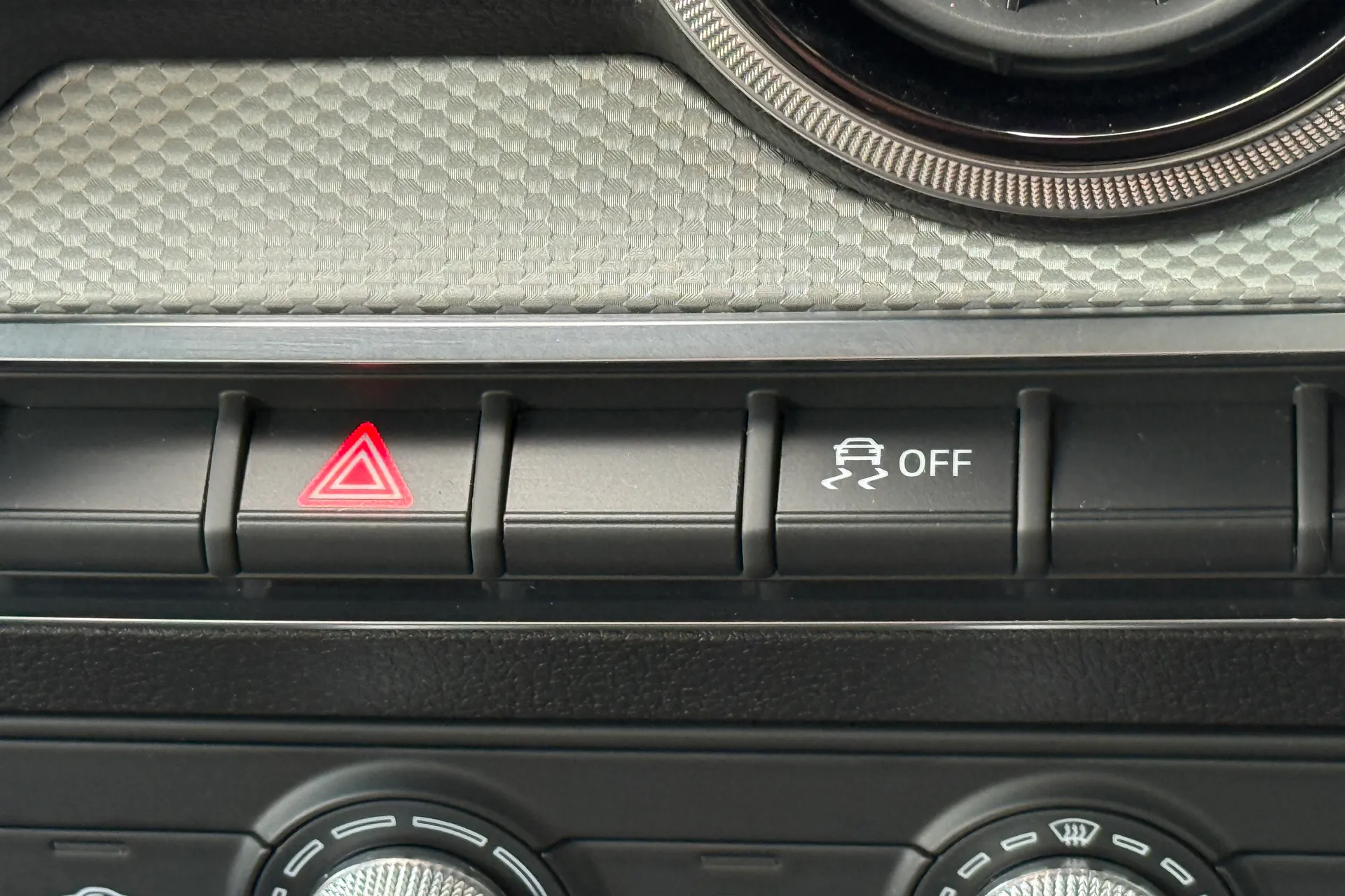 Audi Q2 thumbnail image number 23