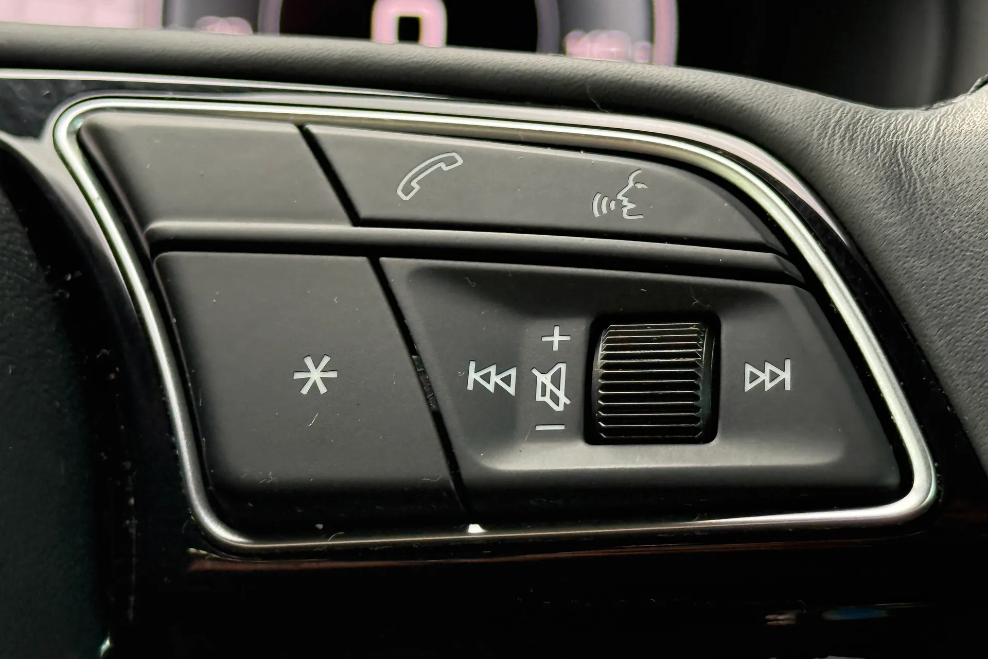 Audi Q2 thumbnail image number 13