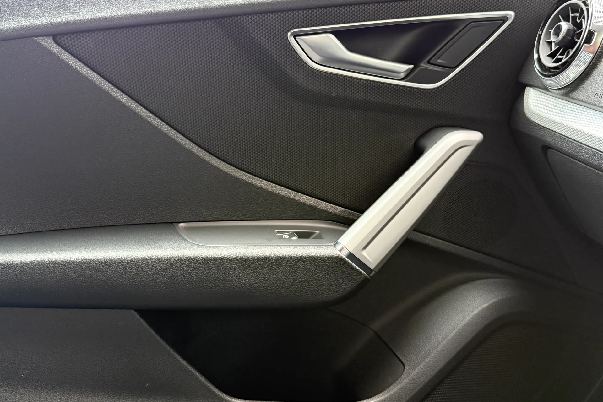 Audi Q2 thumbnail image number 33