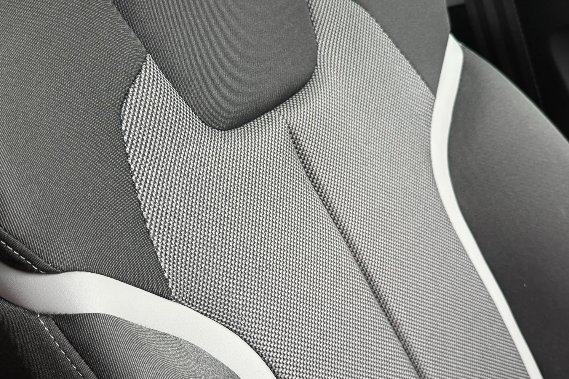 Audi Q2 thumbnail image number 32