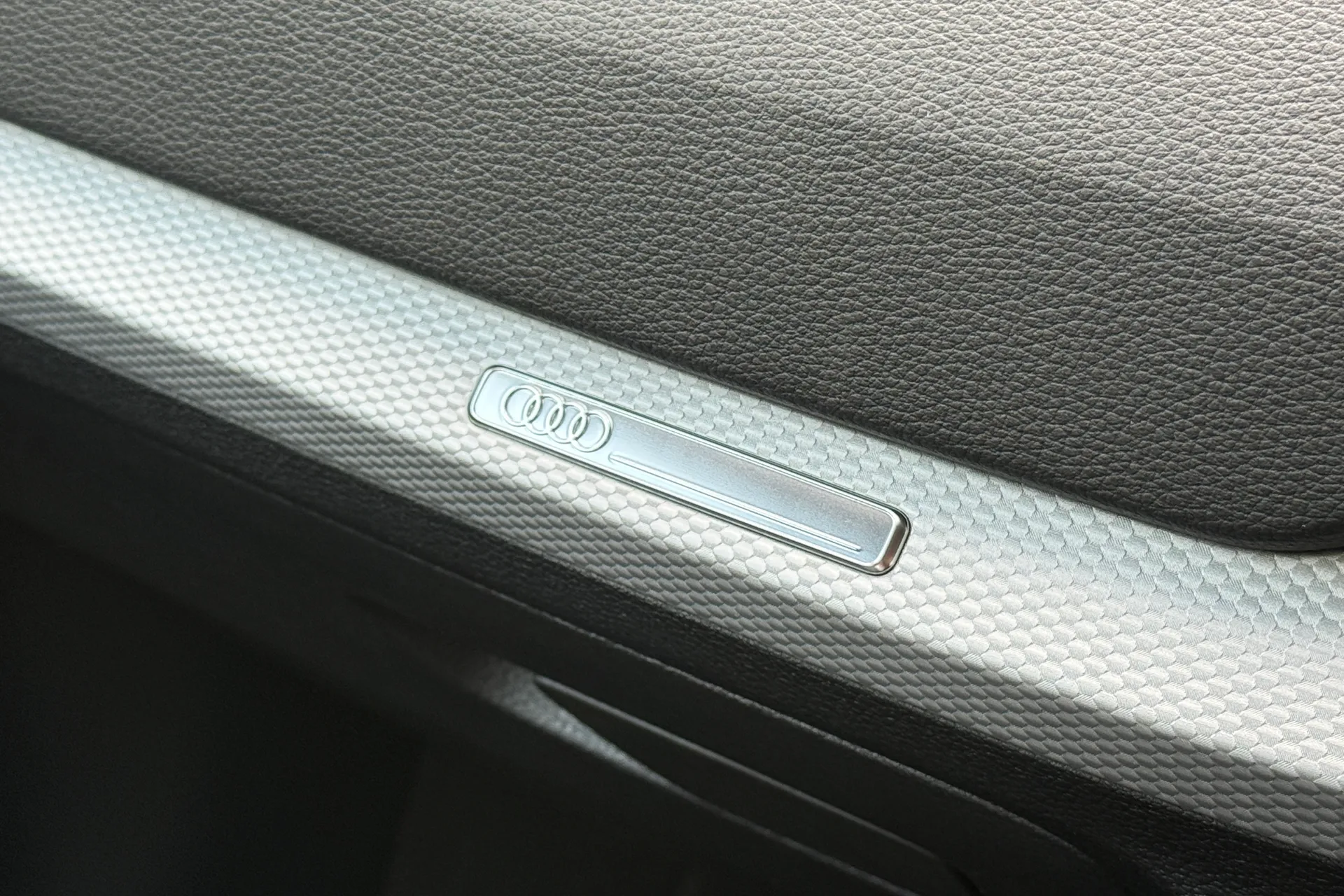 Audi Q2 thumbnail image number 21